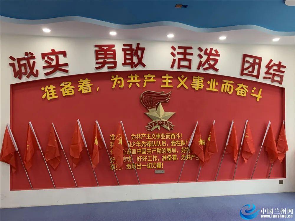 记者:国足攻防鲜有亮点,小组赛三场比赛犹犹豫豫,临场毫无感觉